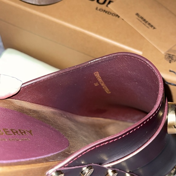 NWT Burberry Ophelia mules excellent condition size 39 dark burgundy color - Picture 8 of 8